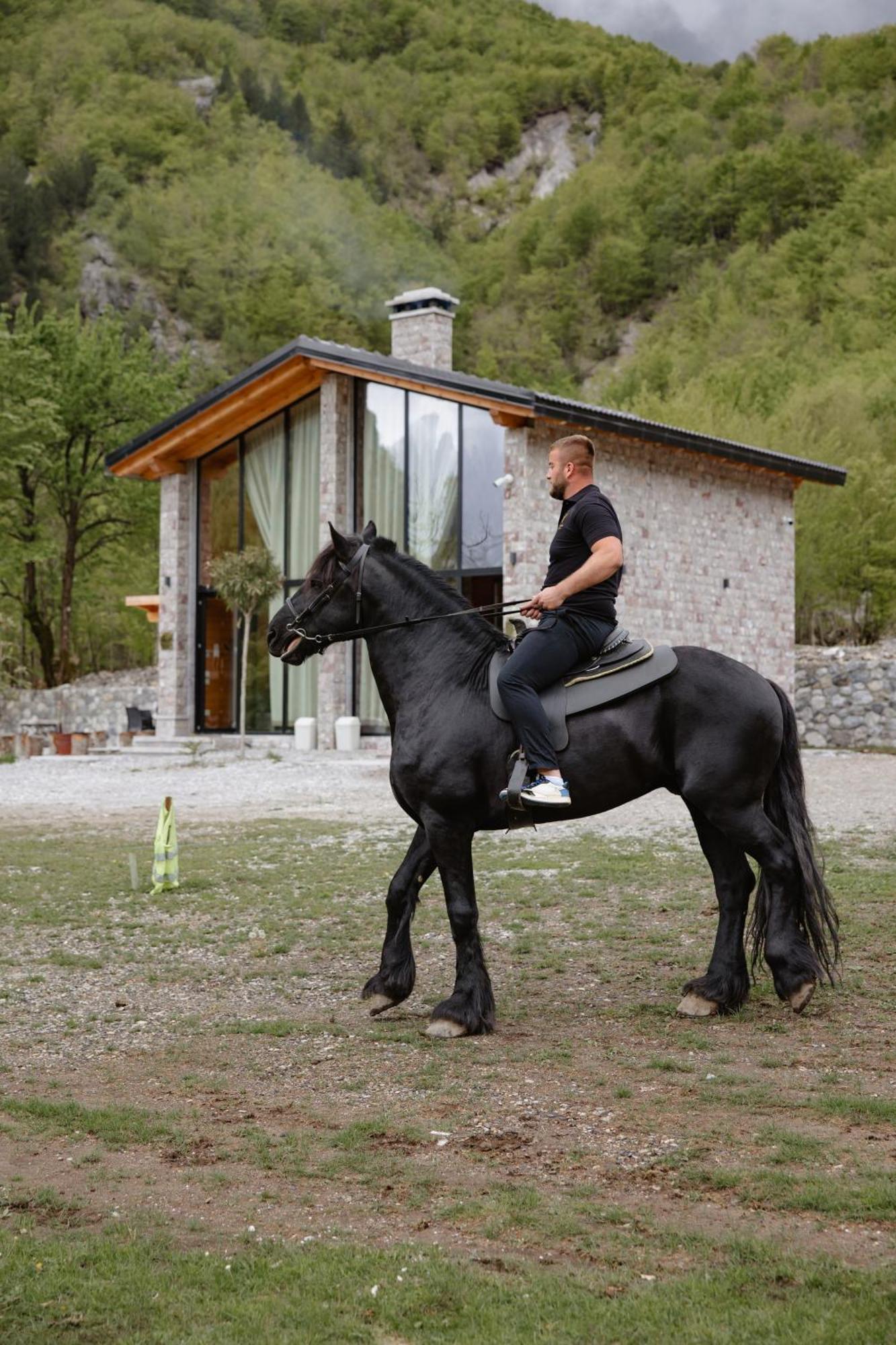 Villa Ujevara E Vogel Theth Exteriör bild